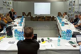 Obrady sądu konkursowego w Biskupinie