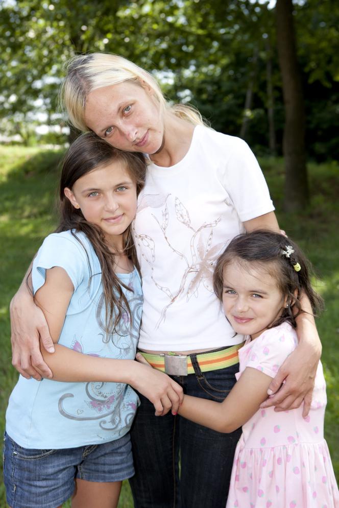 PRZEZ SĄSIADÓW STRACIŁA DZIECI