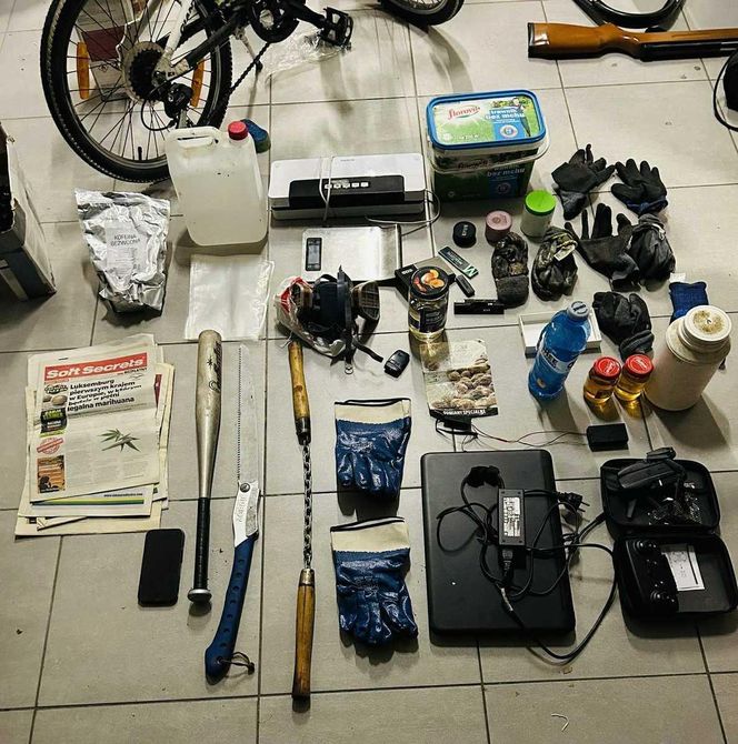 43-latek produkował i sprzedawał duże ilości narkotyków. Przerwali mu rawiccy kryminalni
