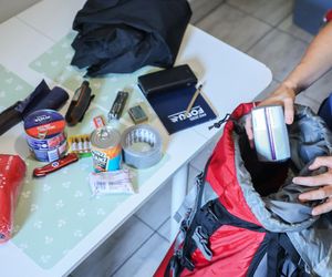 Poradnik bezpieczeństwa. Jakie zapasy warto mieć w domu w przypadku kryzysu? Co może się przydać?