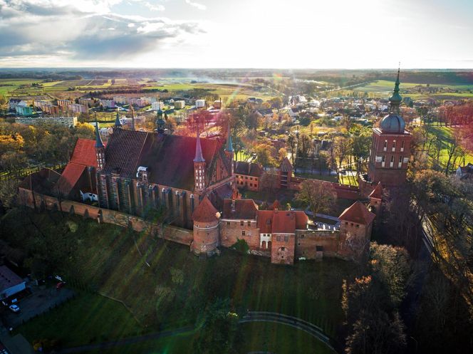 Niesamowite miasteczko nad Zalewem Wiślanym. Historia i magia w jednym miejscu