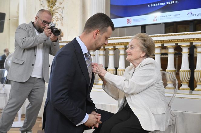 Dziennikarka "Super Expressu" Izabela Kraj odznaczona medalem "Dumni z Powstańców"