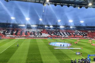 Legia vs. Widzew. Na stadionie w Łodzi zbierają się kibice