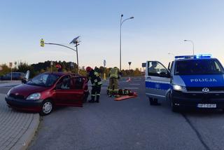 Poważny wypadek na obwodnicy Gołdapi. Kobieta wypadła z samochodu [ZDJĘCIA]