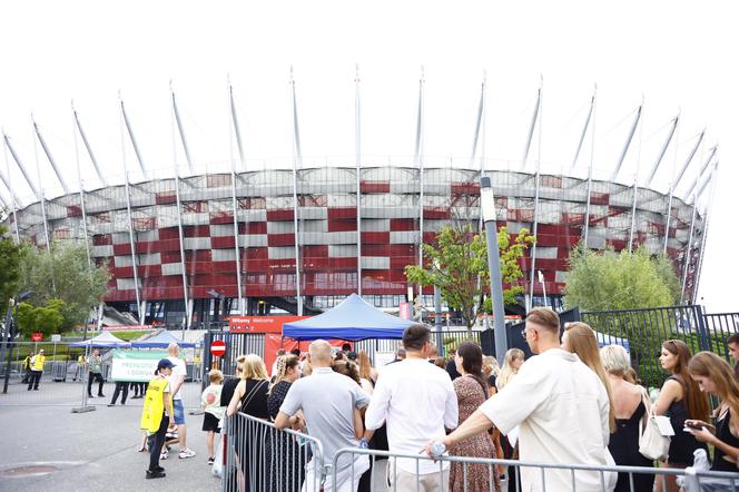 Gigantyczne kolejki przed stadionem. Tak fani czekali na koncert Dawida Podsiadło