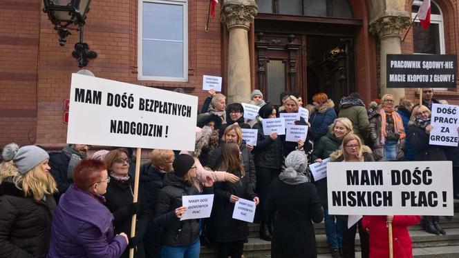 Protest pracowników szczecińskiego sądu
