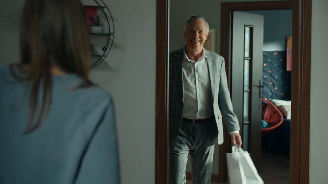 Barwy szczęścia, odcinek 3121. Madzia (Natalia Sierzputowska), Henryk (Zbigniew Suszyński)