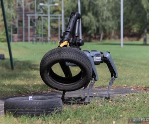Robopies odwiedził i ćwiczył z warszawskimi policjantami