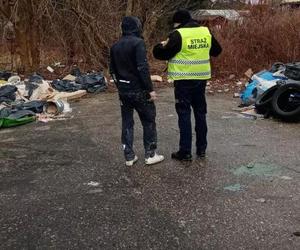 Odpady remontowe trafiły na dzikie wysypisko. Sprawcę zdradził jeden szczegół...