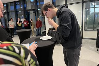   Mistrzostwa w jedzeniu pączków na czas. To był pokaz niesamowitej prędkości i wytrzymałości!