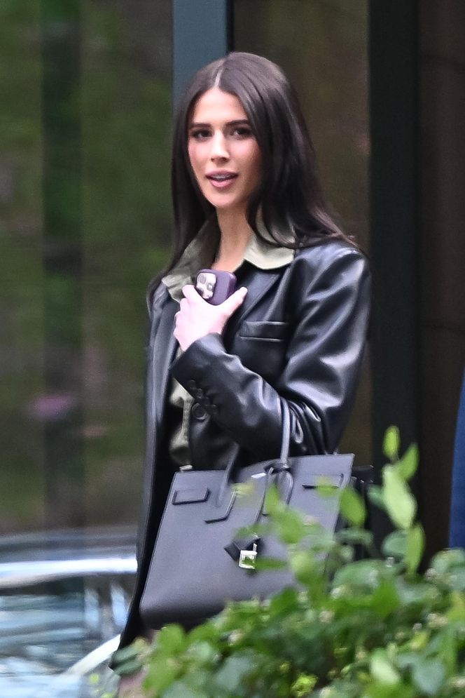 Roxie Węgiel -  tajemniczy fotelik w limuzynie