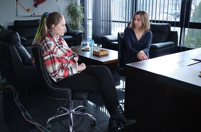 Na Wspólnej odc. 3268. Daria (Patrycja Topajew), Paula (Angelika Olszewska)