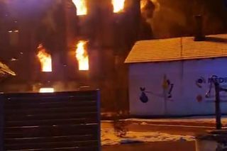 Nowy Sącz. Ogromny pożar starego młyna. Ogień objął kilka kondygnacji [ZDJĘCIA].