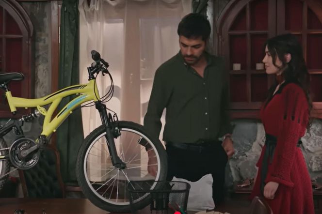 Tymczasem Halil kupił dla niego rower 