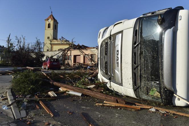Tornado zdemolowało Czechy! Setki rannych i zniszczonych domów. Zdjęcia szokują