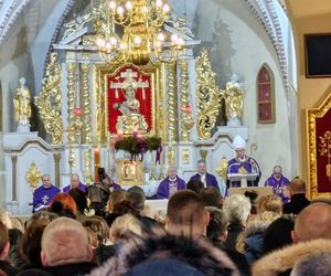 Tłumy żegnały młodego burmistrza i jego ojca