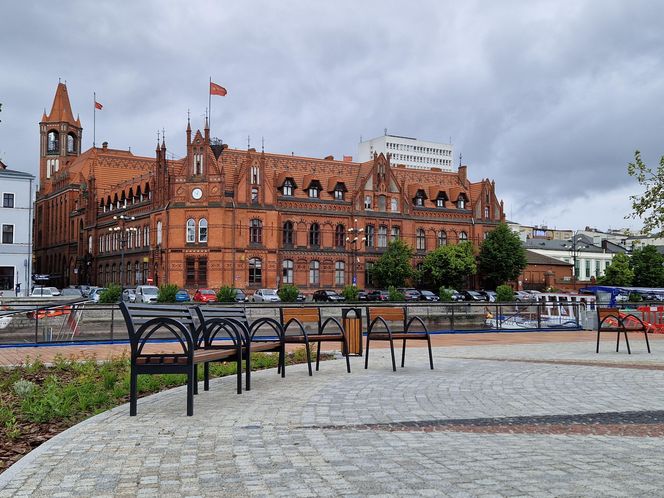 Rybi Rynek w Bydgoszczy niemal gotowy. Eleganckie nabrzeże już cieszy oczy!