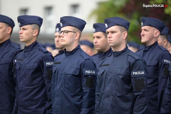 Uroczyste ślubowanie 69 nowych policjantów  w Oddziale Prewencji Policji w Katowicach