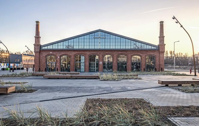 Centrum Historii Zajezdnia we Wrocławiu. Widok od ulicy Grabiszyńskiej 