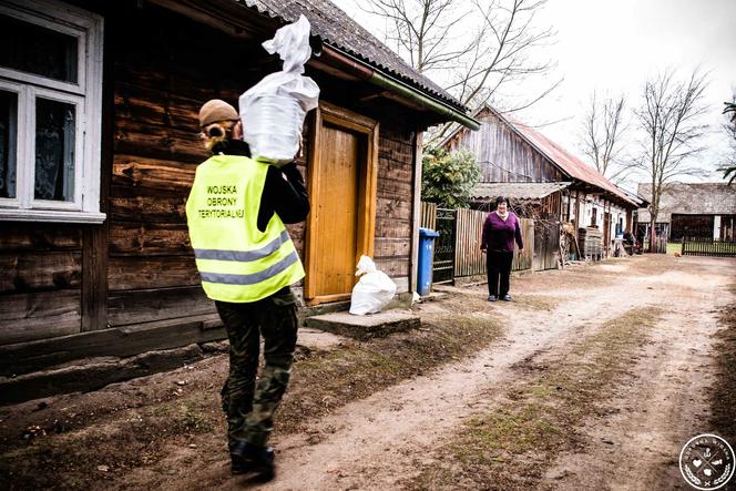 Żołnierze rozwożą żywność na Podlasiu. We współpracy z Caritas