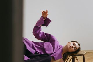 Te kolory będą rządzić jesienią i zimą 2025/26. Sprawdź, czy masz je w swojej szafie 