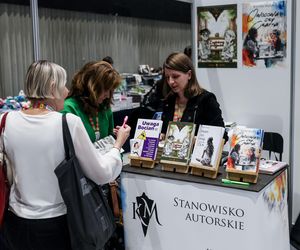 Targi Książki w Katowicach to okazja do zdobycia autografów pisarzy