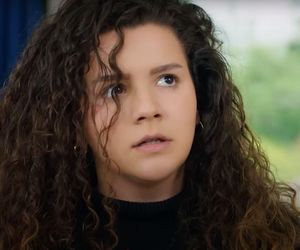 Zeynep przymierzy suknię ślubną, a Ege oszaleje na jej widok.