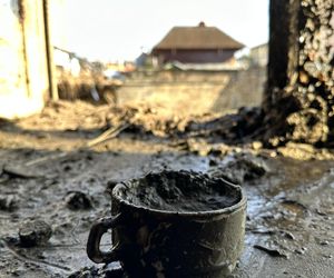 Mieszkańcy Kłodzka i Stronia Śląskiego rozpoczęli wielkie sprzątanie. Chcą zwalczyć skutki powodzi