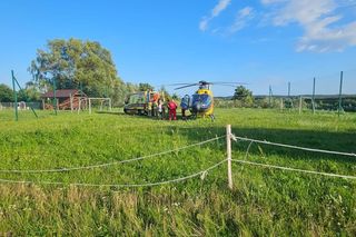   Motocykl potrącił 6-letnie bliźniaczki. Dramatyczny wypadek w Klejnowie