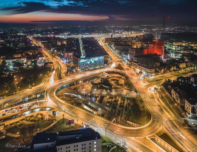 Kraków niczym Las Vegas. Takich zdjęć nocnego miasta jeszcze nie widziałeś!