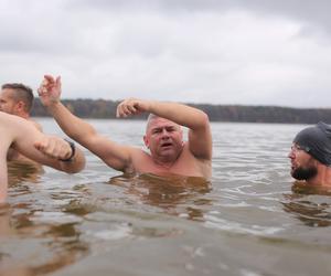 Było gorąco! Lubelskie morsy dały pierwszego w tym roku nura