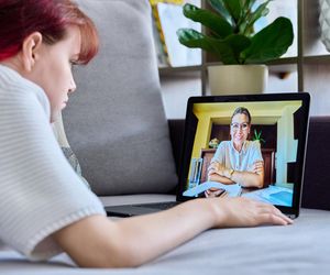 Terapia online to przyszłość? Sprawdź, czy wizyta przez internet pomoże ci tak samo, jak ta w gabinecie