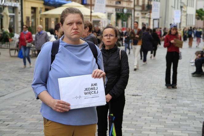 Protesty "Ani Jednej Więcej!" w całej Polsce. Kobiety wyszły na ulice po śmierci Doroty