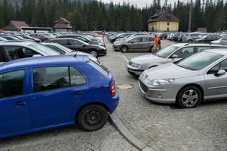 Rewolucja w Tatrach! Pod Morskim Okiem pojawią się parkomaty i szlabany. To koniec horroru z parkowaniem?