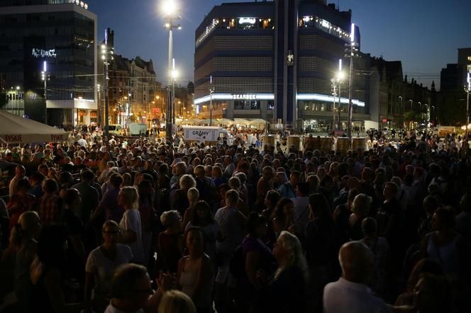 Potańcówka przed Teatrem Śląskim w Katowicach