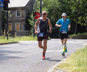 Seniorzy w Bydgoszczy pokazali moc! Blisko setka na starcie pierwszego Biegu Seniora