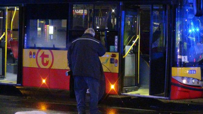 Autobus miejski zmiótł taksówkę! Ratownicy reanimowali rannego