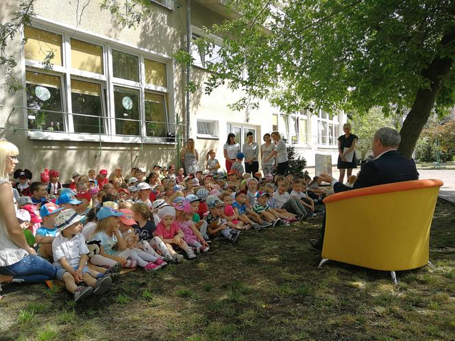 Prezydent Bydgoszczy czytał najmłodszym bajki w ramach akcji "Cała Polska czyta dzieciom" [ZDJĘCIA]