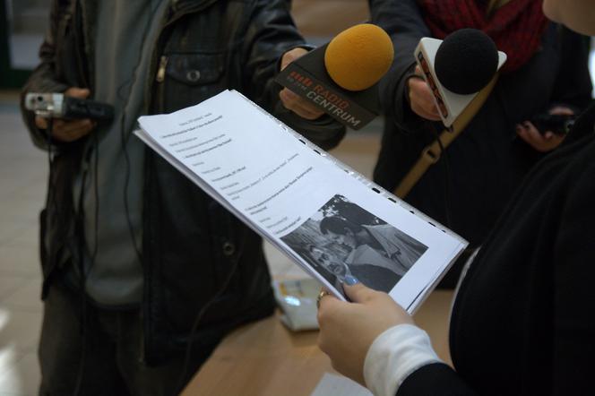 Nowi studenci poznawali miasteczko akademickie. Gra miejska z filmem w tle