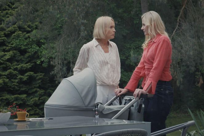 M jak miłość, odcinek 1883. Dorota (Iwona Rejzner), Jagoda (Katarzyna Kołeczek)