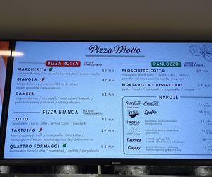 Krzywy Domek w Sopocie już otwarty. Nowy foodhall na mapie Trójmiasta