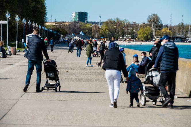 Gdynia: Tłumy na bulwarze. Powrócą zakazy?