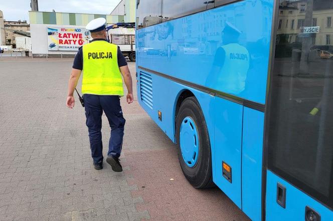 Policjanci z Grudziądza sprawdzają stan techniczny autobusów. Jak zgłosić kontrolę?