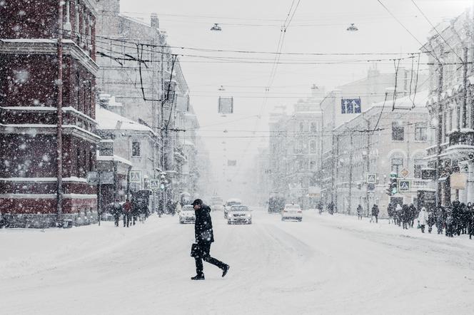 Nadciąga masakra! IMGW ostrzega przed śniegiem, lodem i bardzo silnym wiatrem. Będzie naprawdę niebezpiecznie