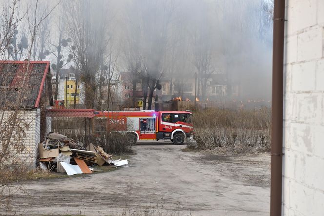 Pożar pustostanów przy ul. Grudziądzkiej w Toruniu. To nie pierwszy raz!