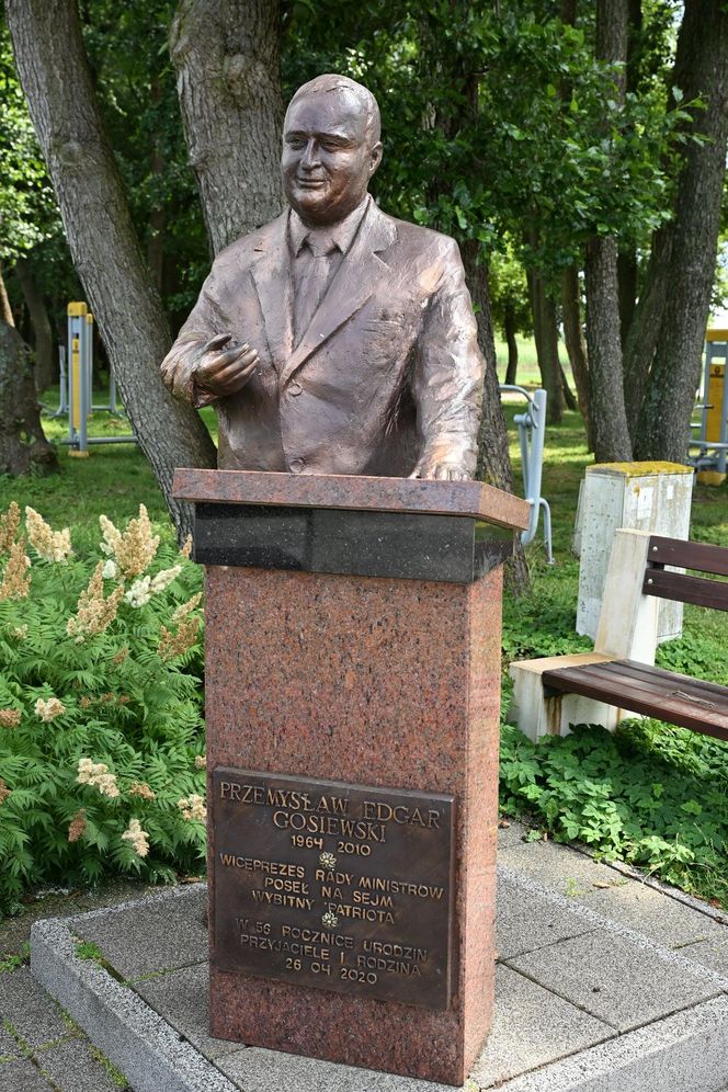 Pomnik Przemysława Gosiewskiego w Dąbkach