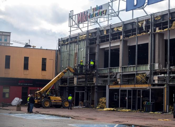 Belg znika na naszych oczach. Trwa wyburzanie kultowego centrum handlowego ZDJĘCIA