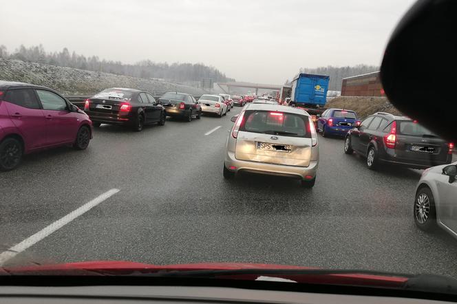 Wypadek na autostradzie A1 koło Knurowa. Potężne korki w stronę Gliwic i Katowic