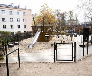 To najstarsze osiedle w Warszawie. Aby żyć jak w bajce panowały tu dziwne zasady