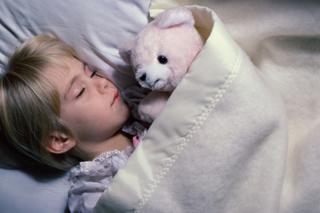 Moczenie nocne: jak pomóc dziecku, które moczy się w nocy?